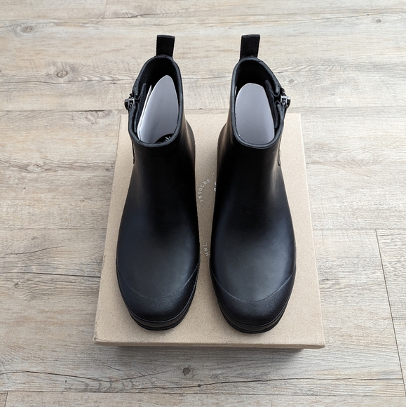 Madewell The Zip-Up Lugsole Rain Boot- 9 - Picture 5 of 14